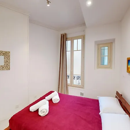 Bright Air-conditioned Flat In The Centre *