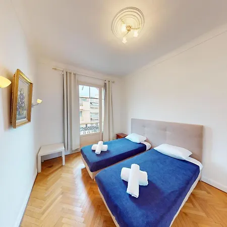 Bright Air-conditioned Flat In The Centre *
