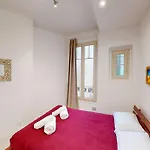Bright Air-conditioned Flat In The Centre *