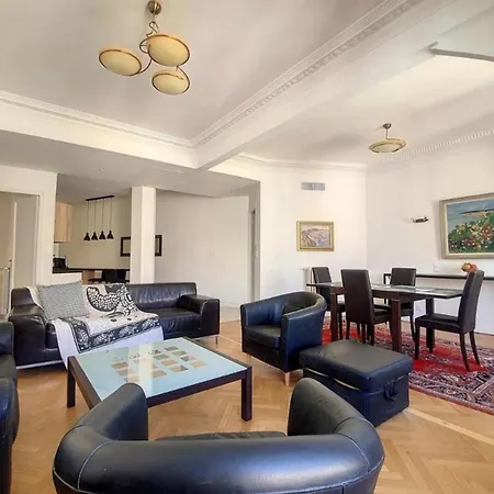 Apartment Bright Air-conditioned Flat In The Centre *