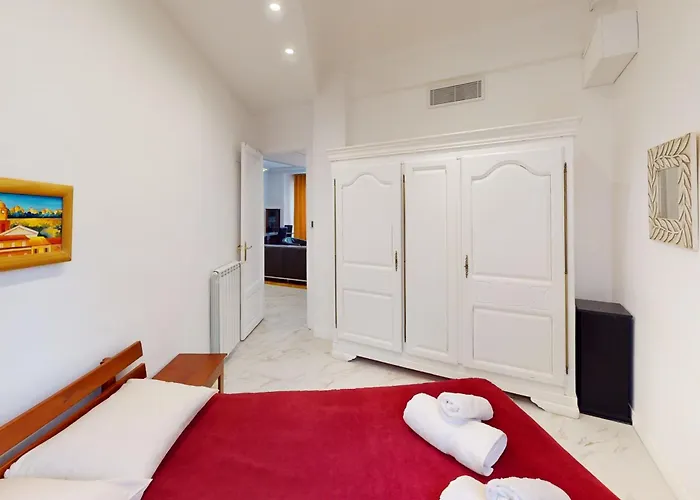 Bright Air-conditioned Flat In The Centre *