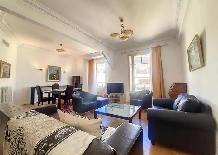 Bright Air-conditioned Flat In The Centre Apartment *