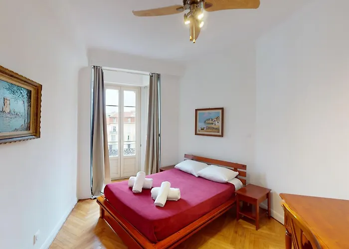 Bright Air-conditioned Flat In The Centre Apartment