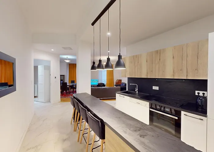Bright Air-conditioned Flat In The Centre Lejlighed