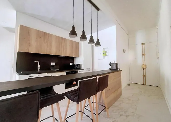 Lejlighed Bright Air-conditioned Flat In The Centre
